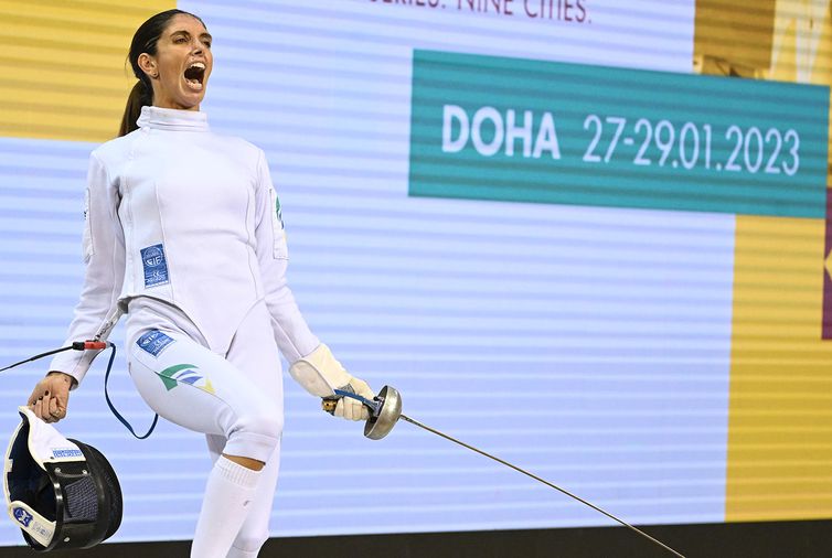 medalha de ouro da esgrimista Nathalie Moellhousen no GP de Doha