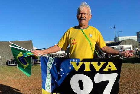 Brasília (DF), 07.09.2023 – O motorista José Eustáquio, 73, foi assistir ao desfile paramentado. Foto: Renato Ribeiro/Rádio Nacional
