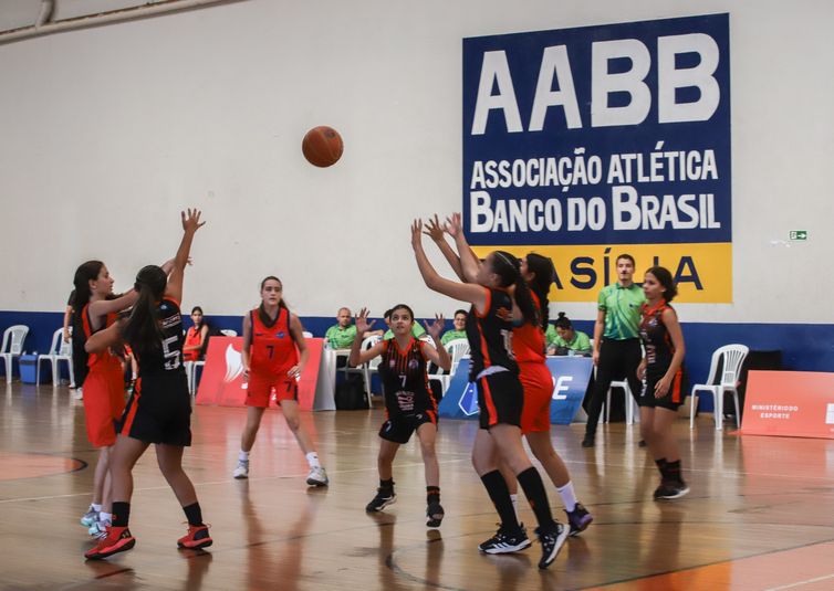 Brasília, 30.10.2023 - Partida de Basquete Feminino, durante os  Jogos Escolares Brasileiros 2023, no Clube AABB. Foto: Antônio Cruz/Agência Brasil