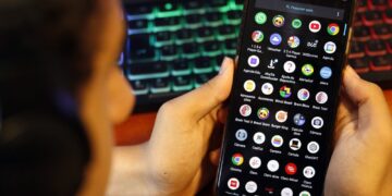 Comitê finaliza texto com princípios para regulação de redes sociais