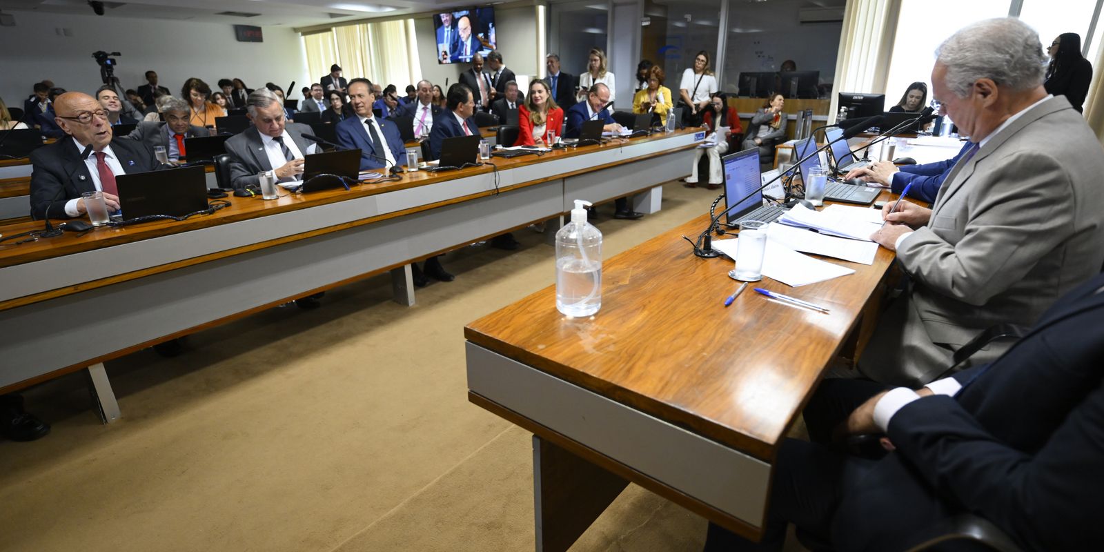 Comissão do Senado aprova isenção do IR para quem ganha até R$ 5 mil