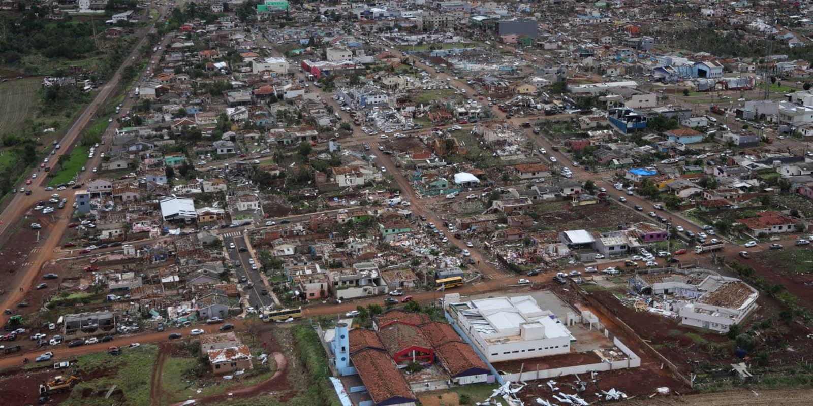 Número de feridos chega a 750 após passagem de tornado pelo Paraná