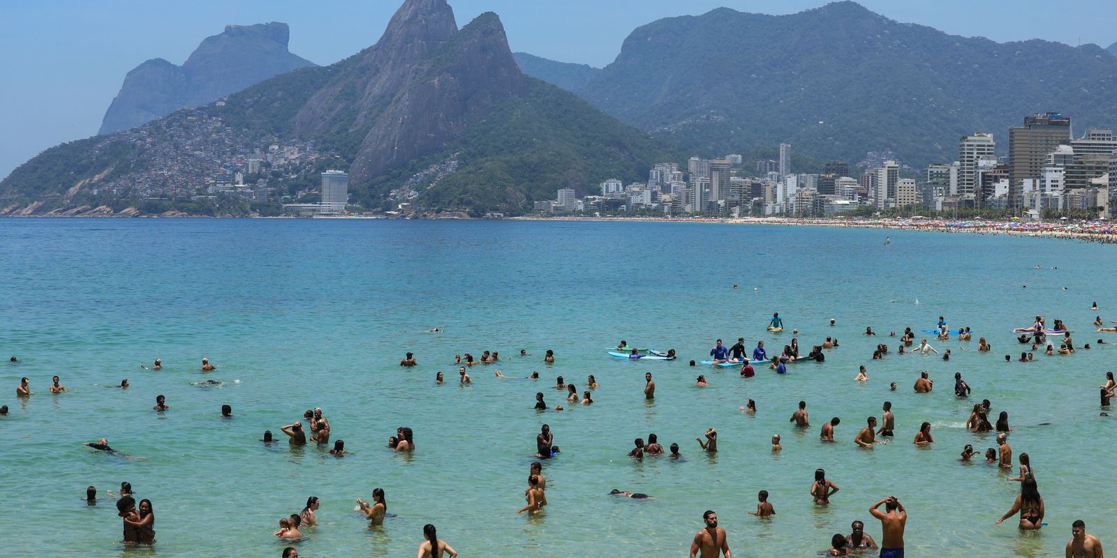 Carnaval: salva-vidas resgatam 453 pessoas no litoral fluminense
