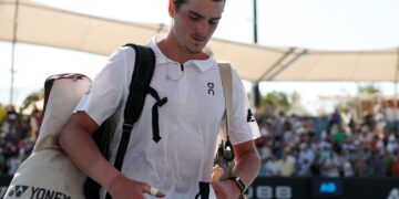 Fora de ritmo, João Fonseca cai na estreia do Aberto da Austrália