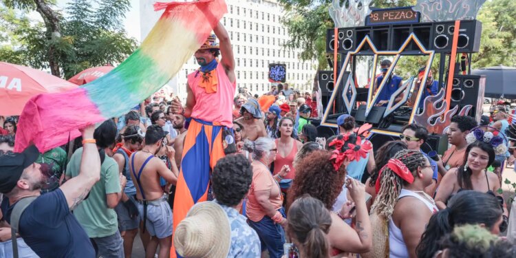 Bloco Aparelhinho celebra 15 anos de carnaval em Brasília