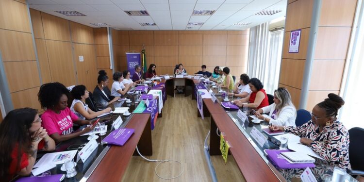 Movimento feminista protesta contra escala 6×1 e violência global