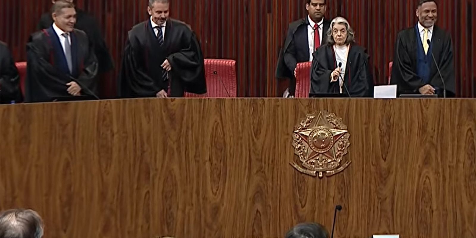 TSE retoma julgamento que pode deixar Castro inelegível