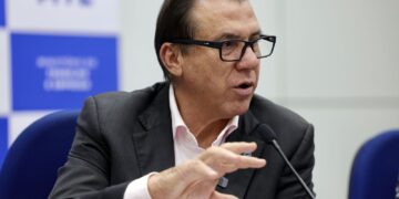 PECs da escala 6×1 não competem com proposta do governo, diz Marinho